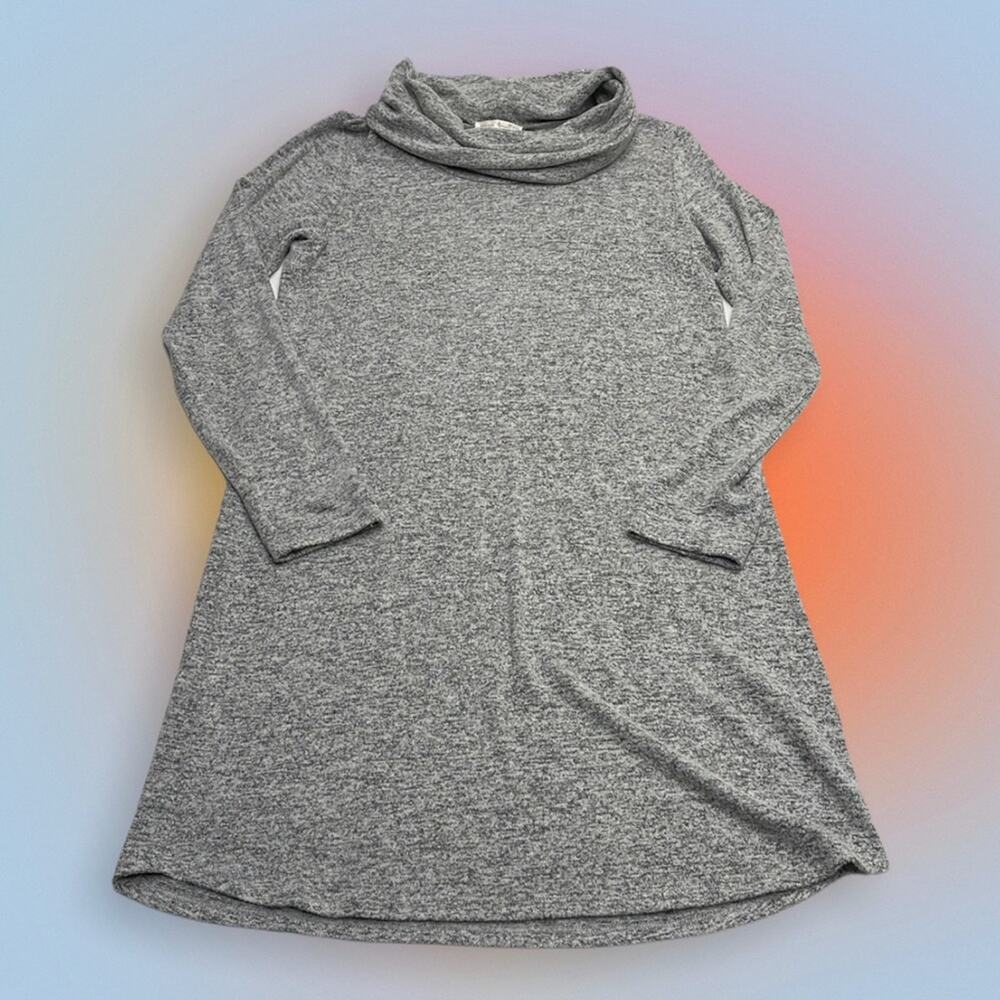NINE BRITTON Women’s Medium Gray Long Lightweight Sweater
